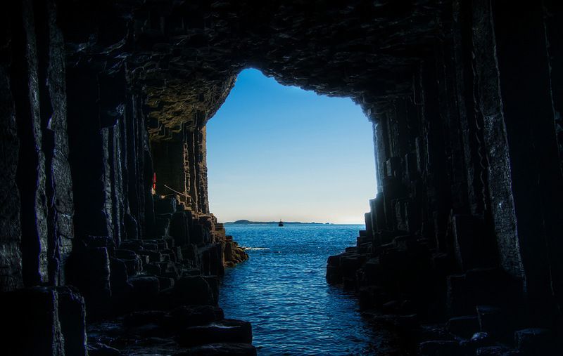 Вид из Фингаловой пещеры